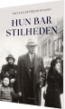 Hun Bar Stilheden