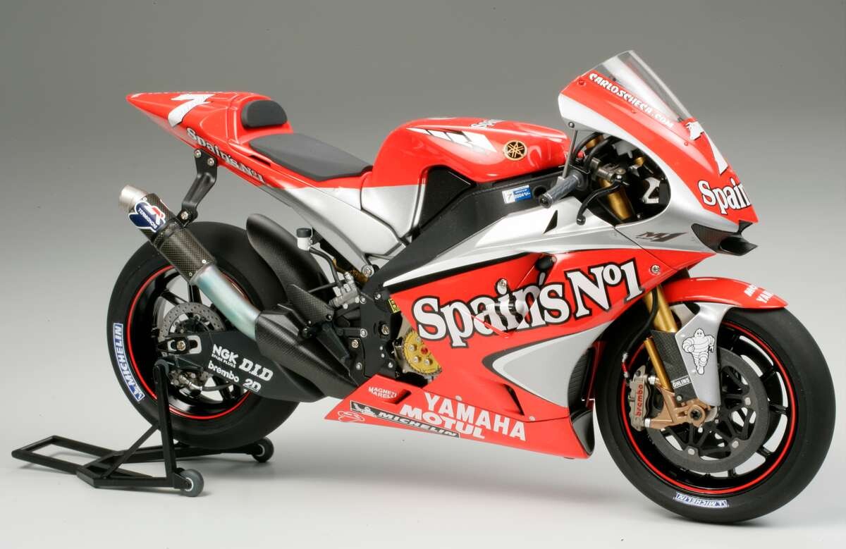 Tamiya - Yamaha Yzr-m1 '04 No.7/no.33 Byggesæt - 1:12 - 14100