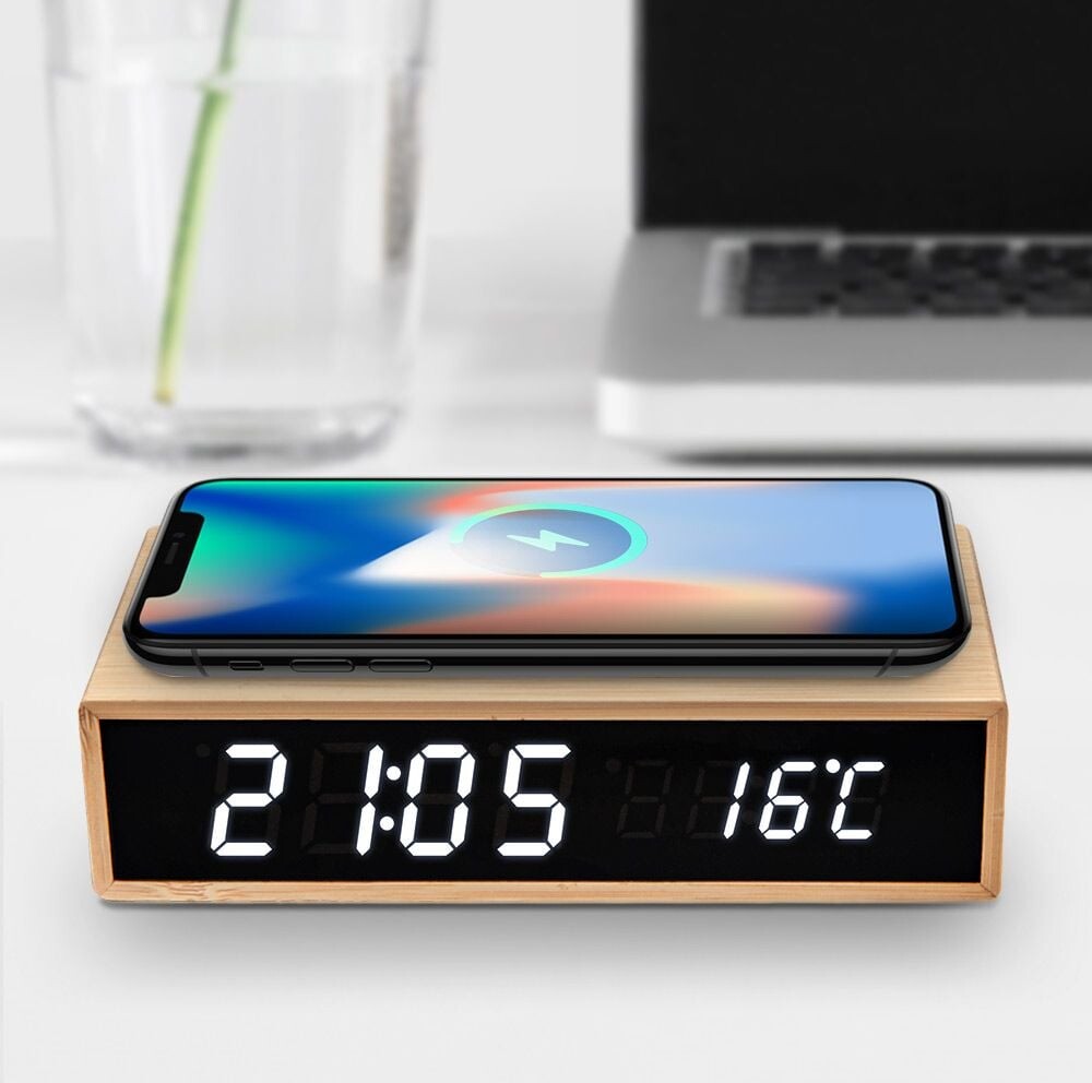Se Bamboo Wireless Charger Clock hos Gucca.dk