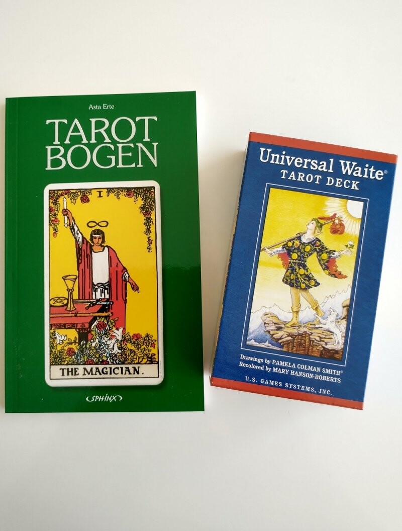 Billede af Tarotkort Og Bog For Begyndere - Tarotbogen Og Universal Waite Kort - Asta Erde - Bog