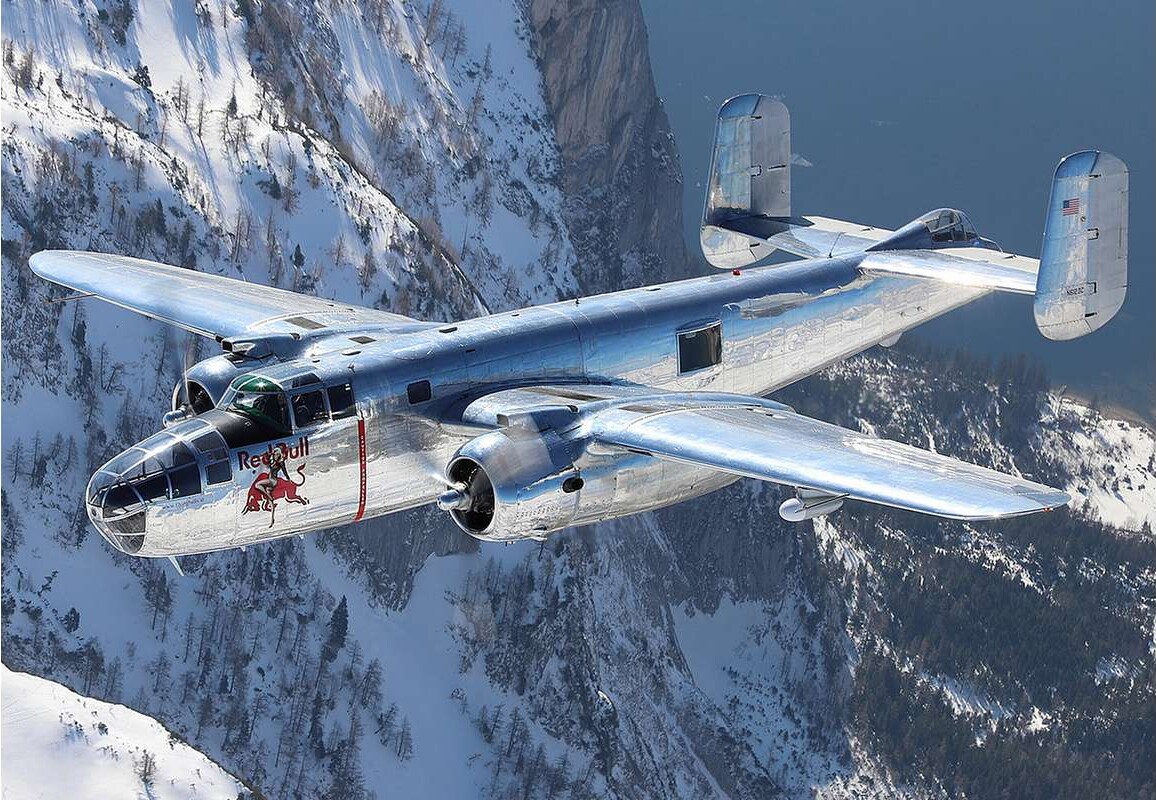 Gift Set Flying B-25j Mitchell 1:48 - 05643 - Revell