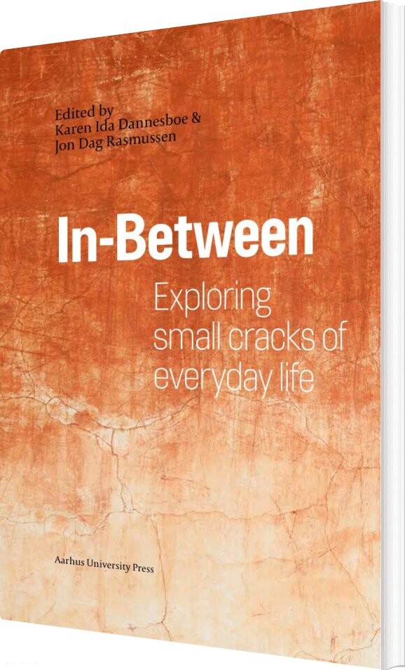In-between - Karen Ida Dannesboe - Bog