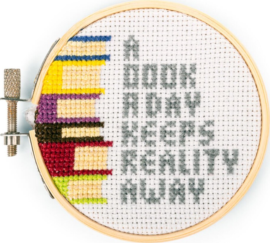 Kikkerland Bøger Mini Cross Stitch Embroidery - (GG271)