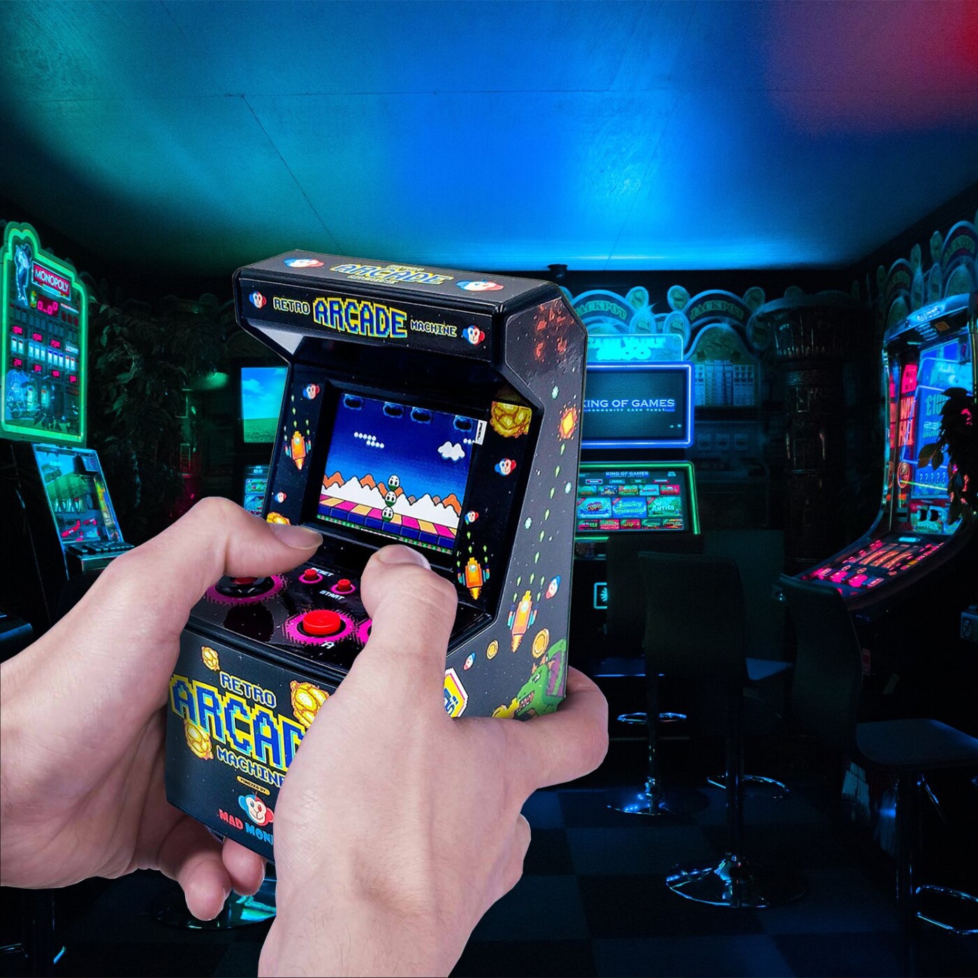 Thumbs Up Mad Monkey - Mini Arcade Machine mit 240x 8-Bit Spielen
