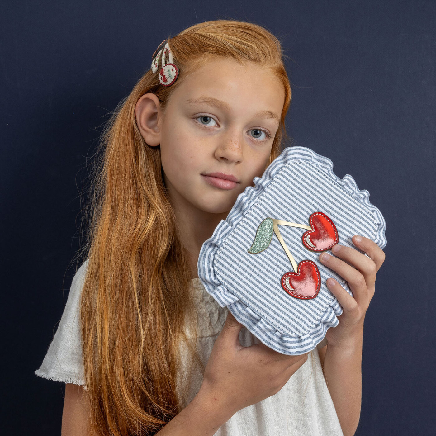 Mimi & Lula - 2 Hårspænder - Scallop Framed Cherries Mon Cheri