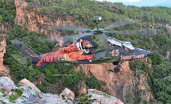 Billede af Revell - Eurocopter Tiger Helikopter Byggesæt Inkl. Maling - 1:72 - 15 Yahre - 63839