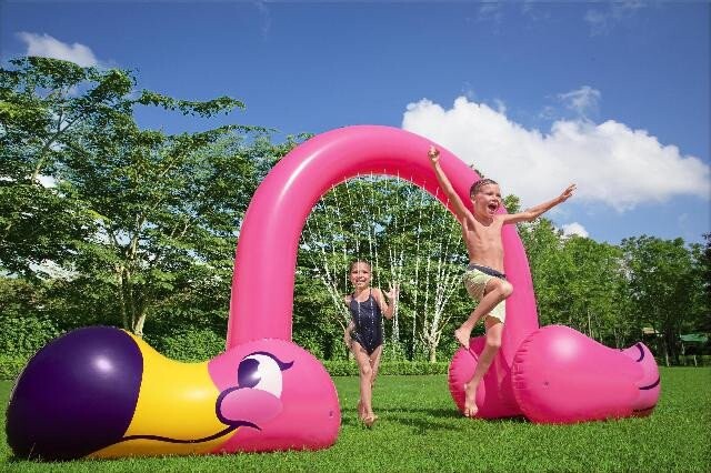 Se Vandspreder Til Børn - Bestway Sprinkler - Flamingo hos Gucca.dk