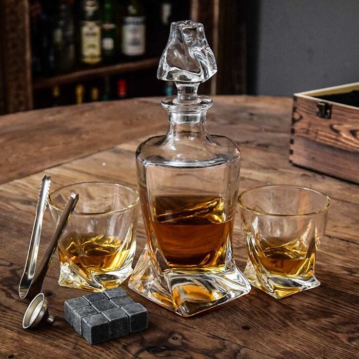 Se Whisky Karaffel Sæt Med 2 Glas - Mikamax hos Gucca.dk