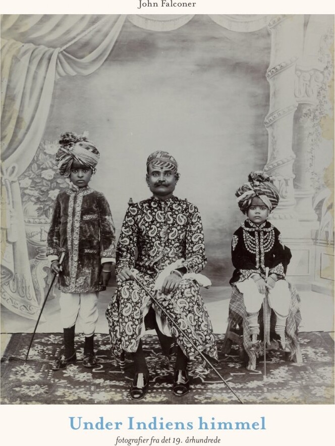 Billede af Under Indiens Himmel - John Falconer - Bog