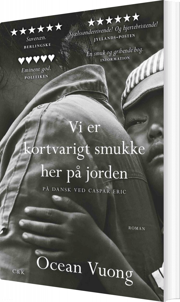 Billede af Vi Er Kortvarigt Smukke Her På Jorden - Ocean Vuong - Bog