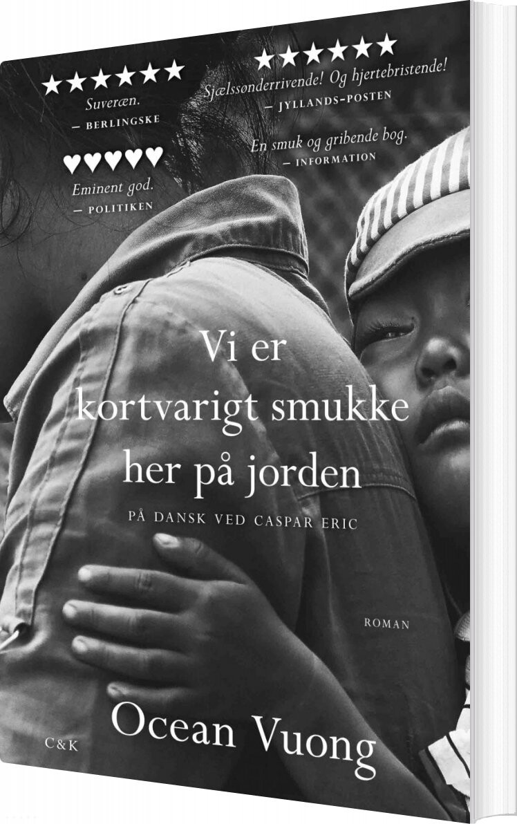Vi Er Kortvarigt Smukke På Jorden - Ocean Voung - Bog