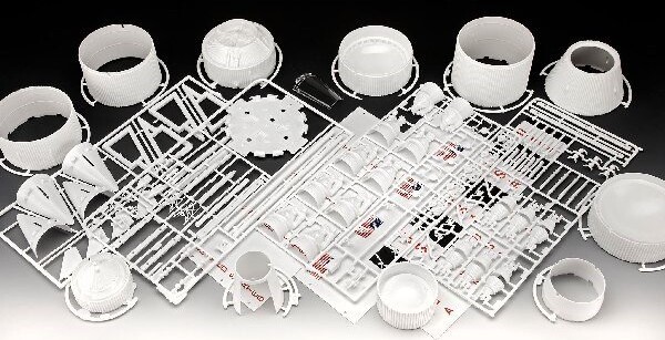 Revell - Apollo 11 Saturn V Rocket - 1 96 - Level 5 - 03704