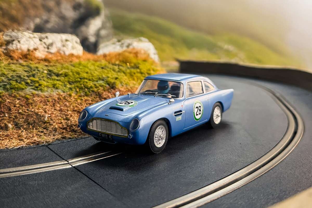 Scalextric - Aston Martin Db5 - Historic Gt Racing - 1 32 - C4599