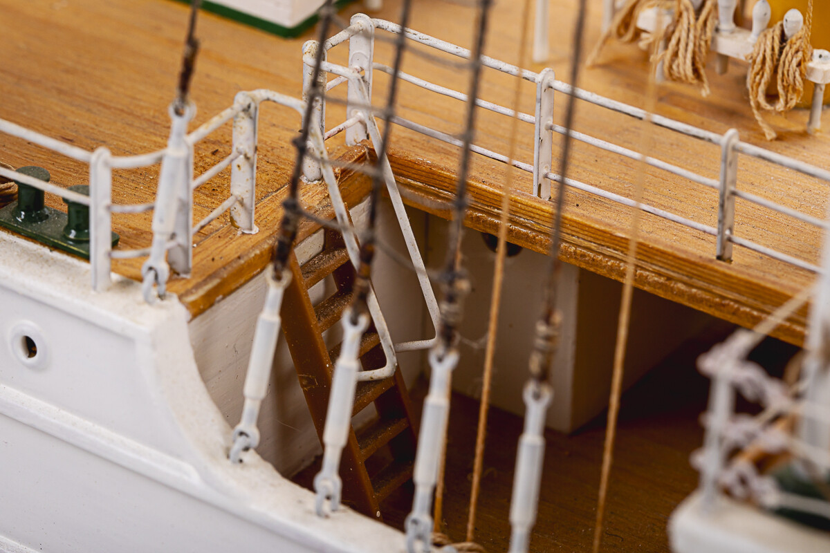 Billing Boats - Esmeralda 730 Special Edition - Wooden Hull - 1 100 - Bb730