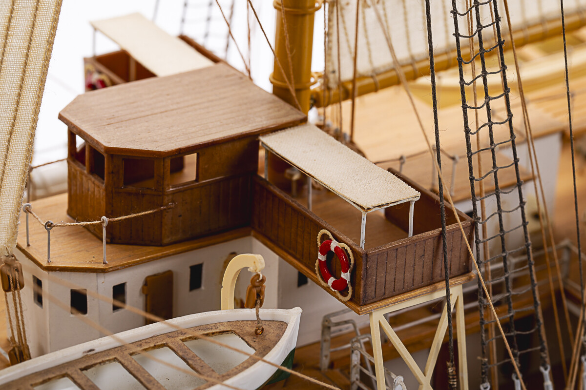 Billing Boats - Esmeralda 730 Special Edition - Wooden Hull - 1 100 - Bb730