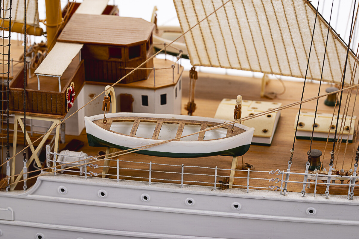 Billing Boats - Esmeralda 730 Special Edition - Wooden Hull - 1 100 - Bb730