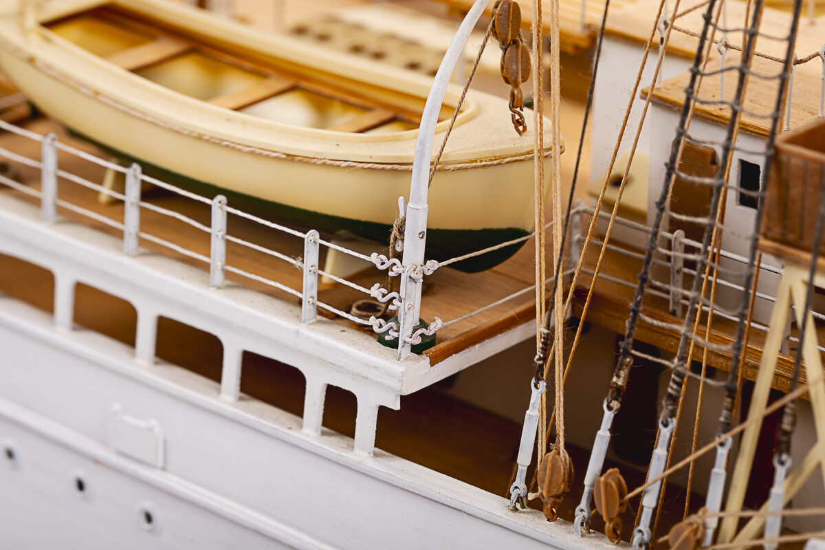 Billing Boats - Esmeralda 730 Special Edition - Wooden Hull - 1 100 - Bb730