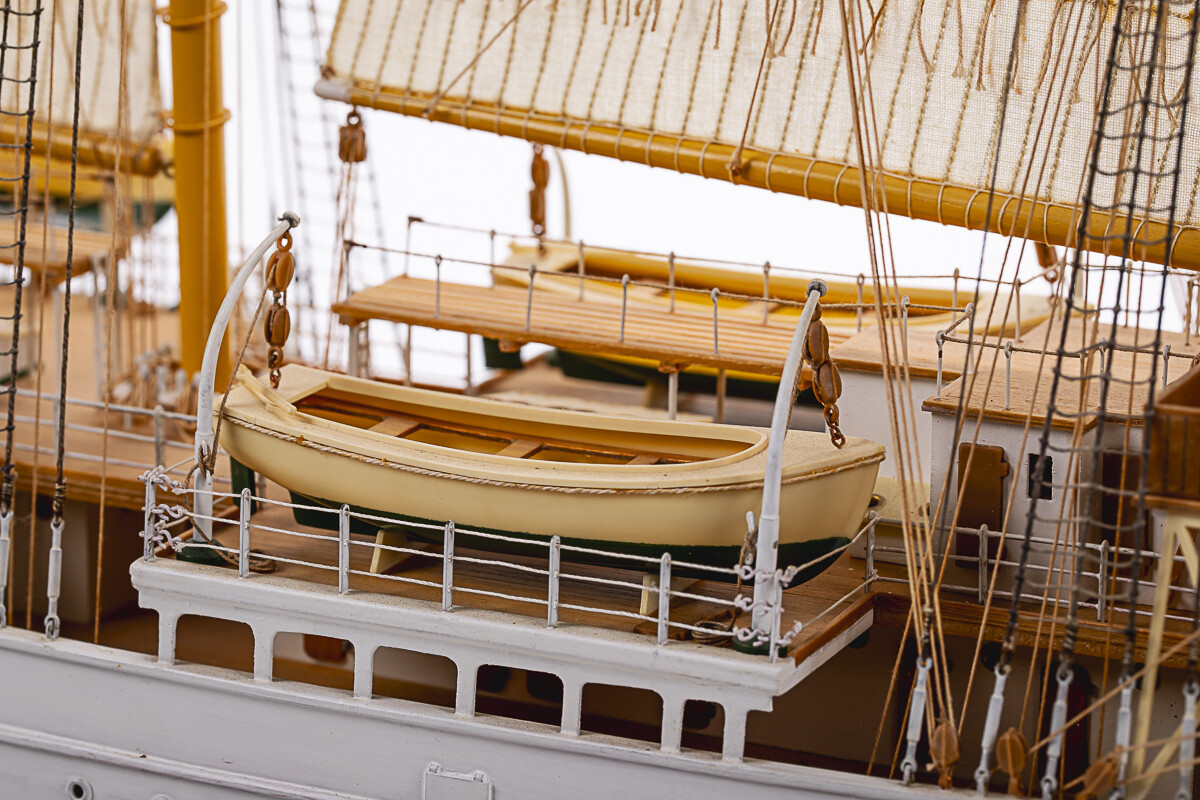 Billing Boats - Esmeralda 730 Special Edition - Wooden Hull - 1 100 - Bb730