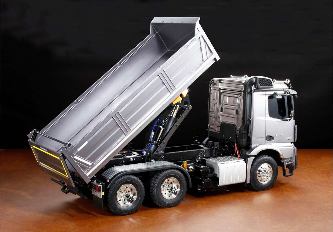 Tamiya - Rc Mercedes Arocs 3348 Tipper Truck Fjernstyret Lastbil Byggesæt 