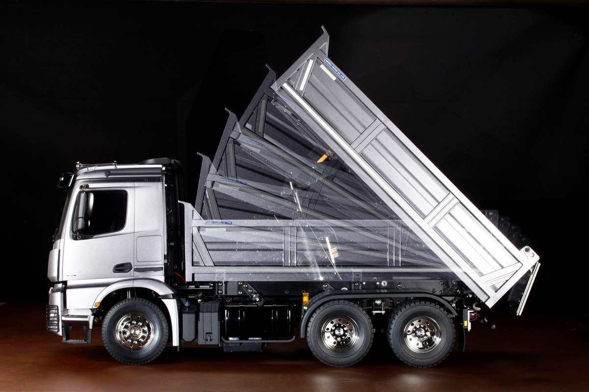 Tamiya - Rc Mercedes Arocs 3348 Tipper Truck Fjernstyret Lastbil Byggesæt 