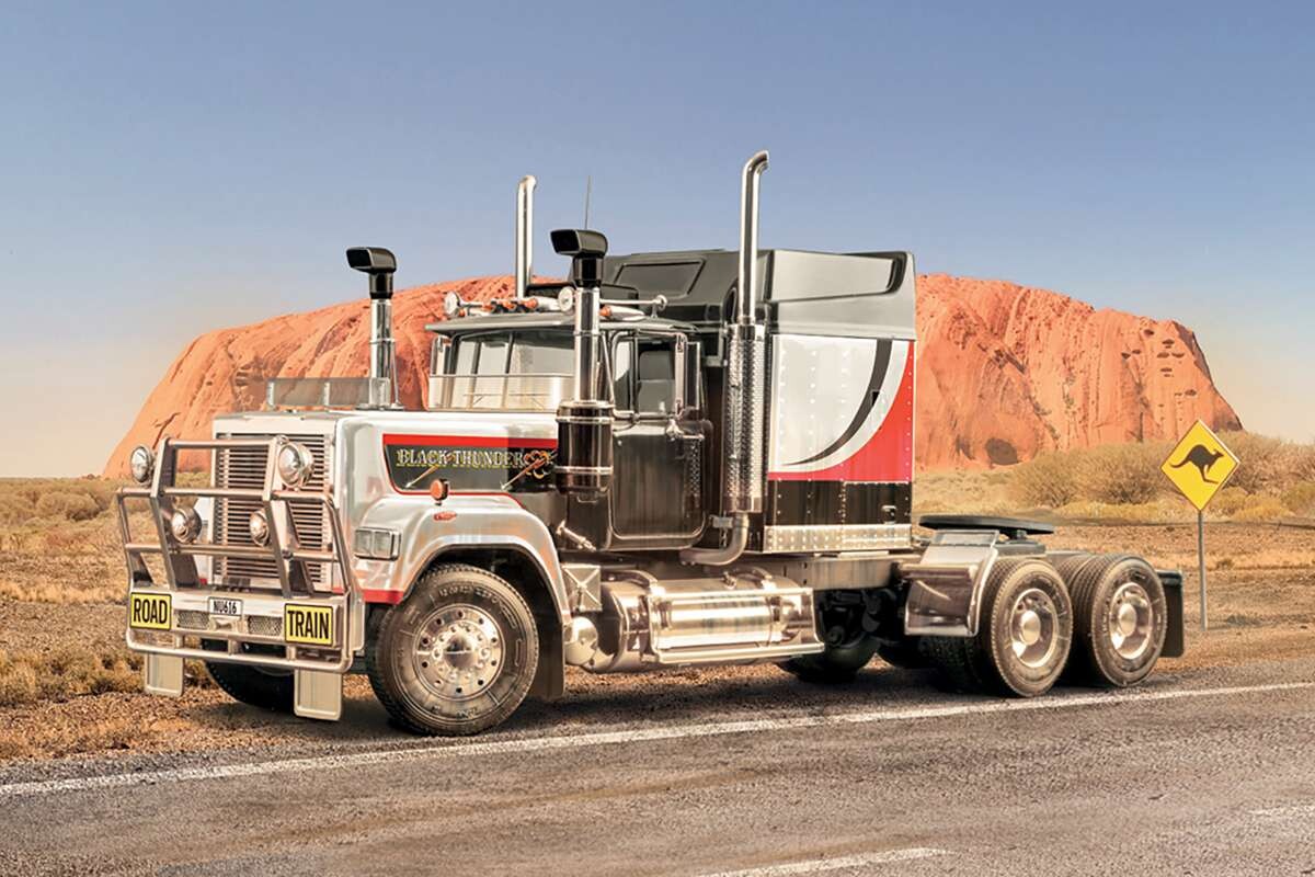 Italeri 90727 - Black Thunder Australian Truck Byggesæt - 1 24