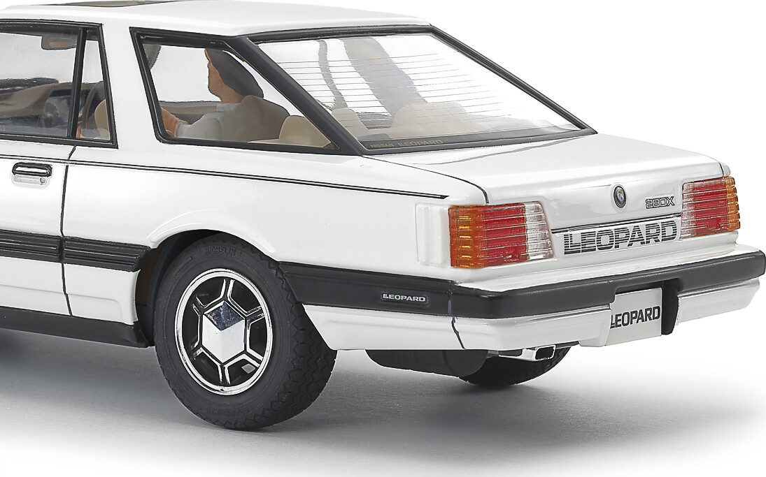 124 Nissan Leopard 2-Door Hardtop 280X Sf-L - 24378 - Tamiya