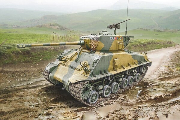 Italeri - M4A3E8 Sherman Tank Byggesæt - 1 35 - 6586