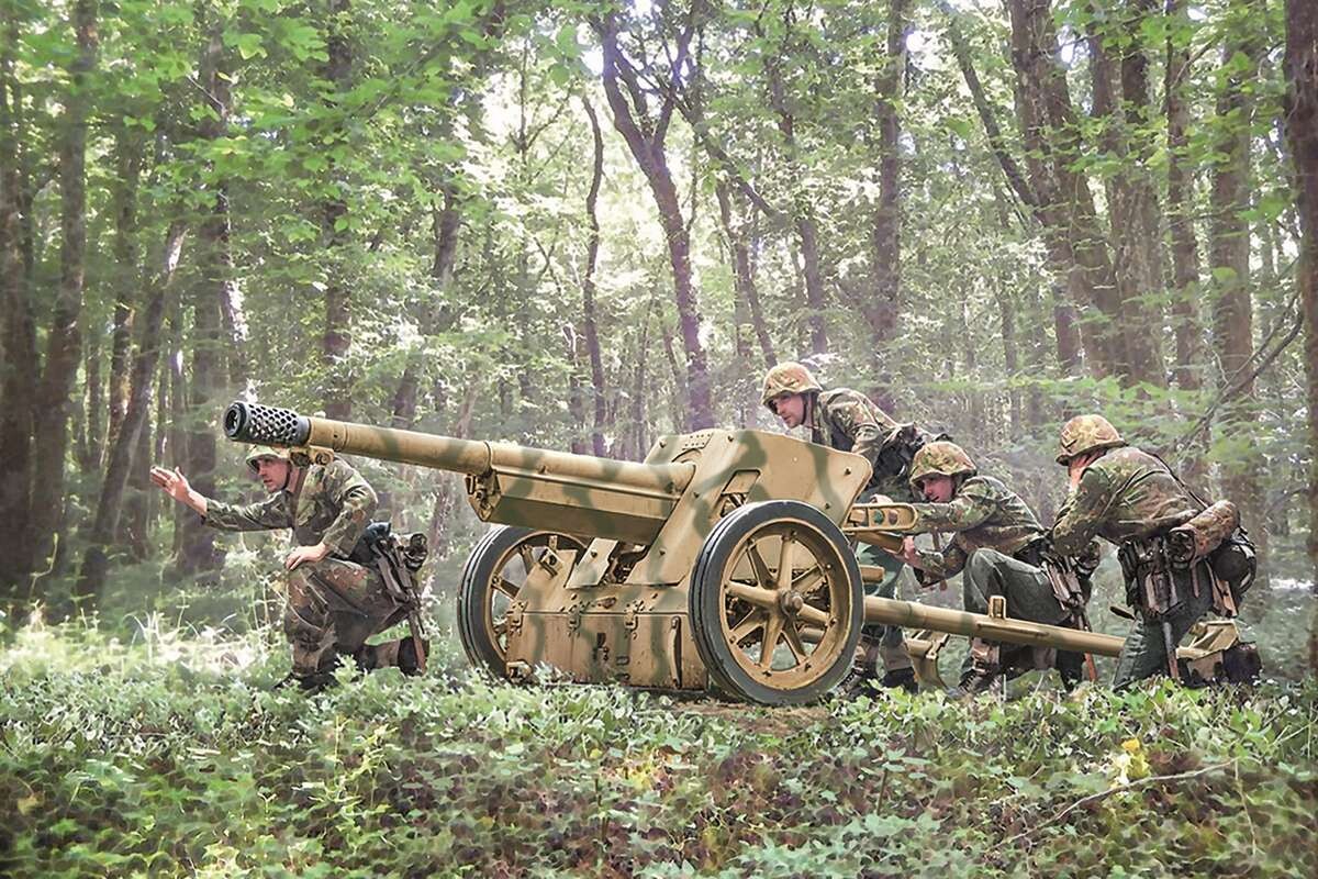 Italeri - Pak 9738 At Gun With Crew Byggesæt - 1 35 - 96460