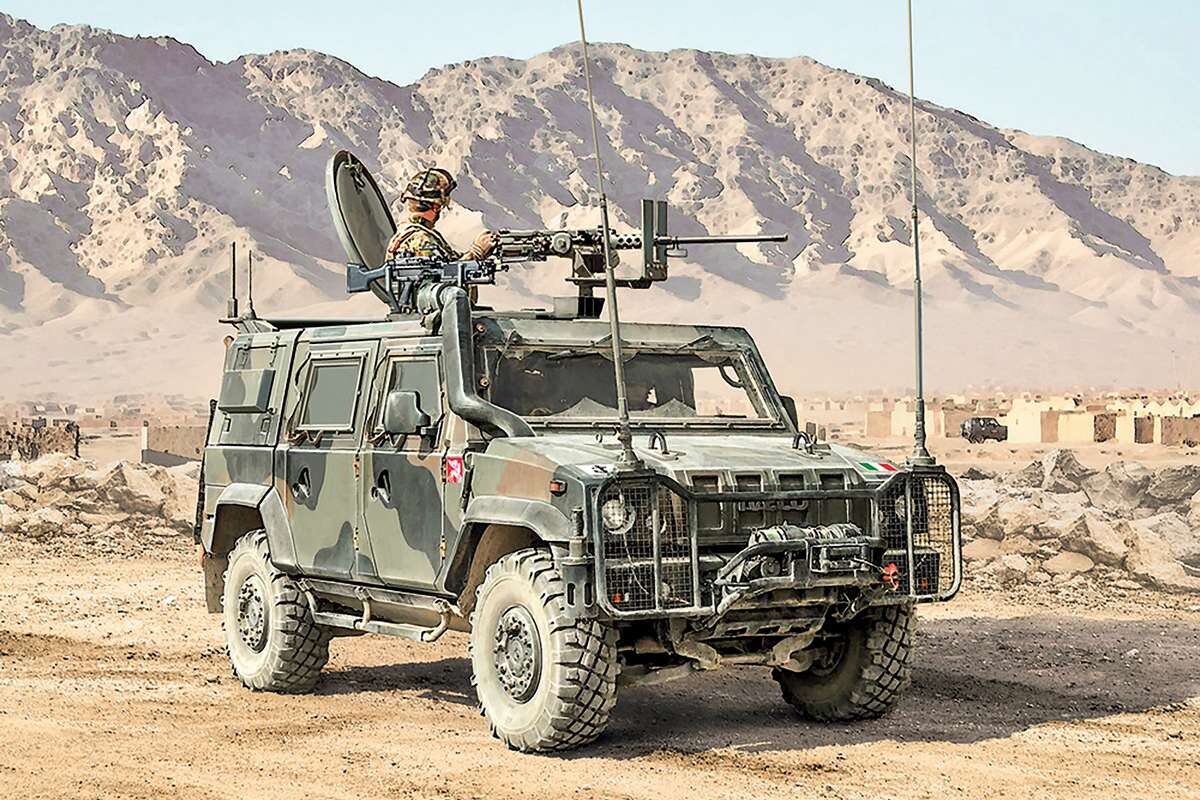 Italeri 6766 - Vtlm Lince Model Køretøj Byggesæt - 1 35