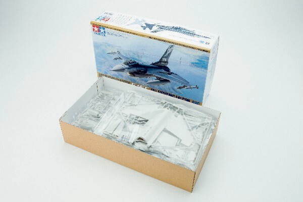 Tamiya - F-16C Block 2532 Modelfly Byggesæt - 148 - 61101