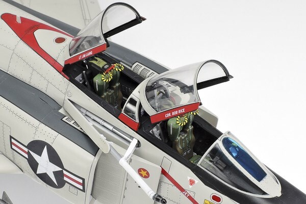 Tamiya - F-4B Phantom Ii Modelfly Byggesæt - 1 48 - 61121