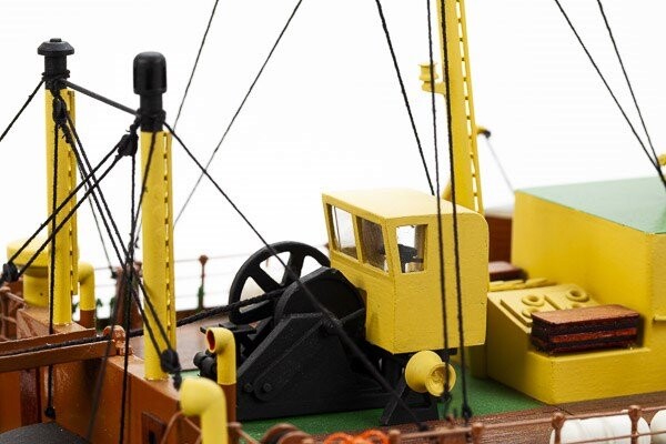 Billing Boats - Elbjørn Icebreaker - 1 75 - Bb536