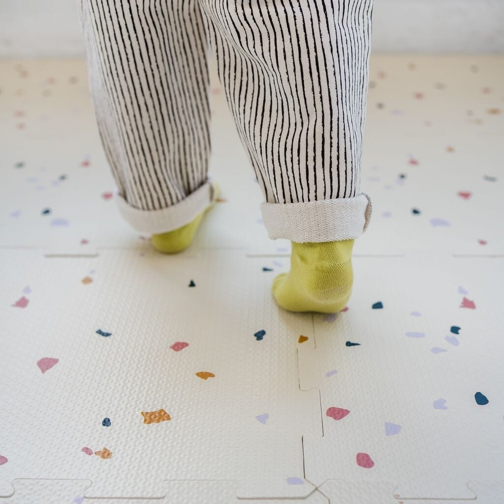 3 Sprouts - Skumgulv Til Børn - Terrazzo Cream - 171X123 Cm