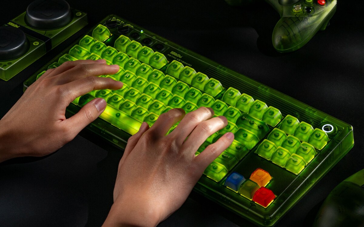 8Bitdo - Retro 108 Mechanical Keyboard - Xbox Edition
