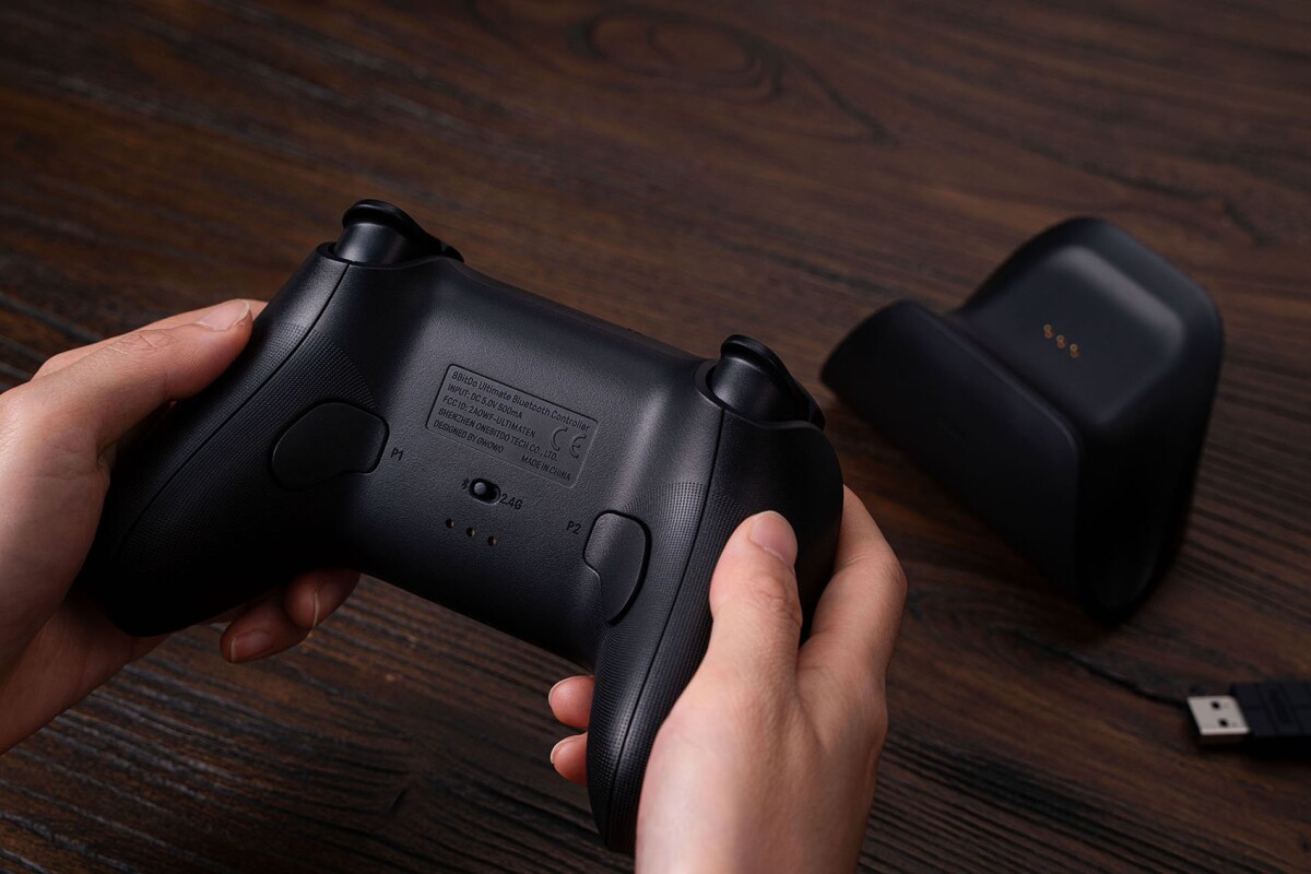 8Bitdo - Ultimate Trådløs Controller Inkl Ladestation - Bluetooth - Sort