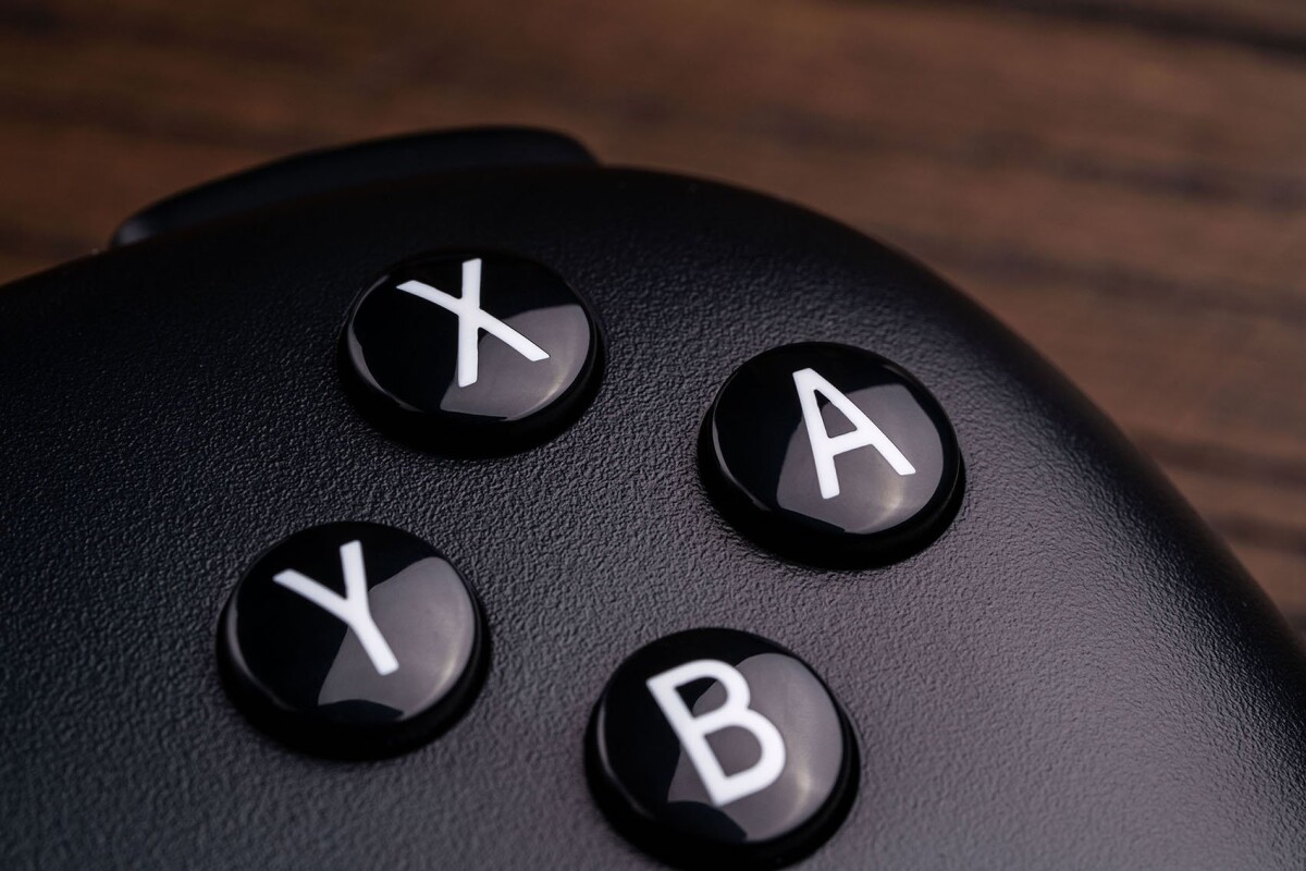 8Bitdo - Ultimate Trådløs Controller Inkl Ladestation - Bluetooth - Sort