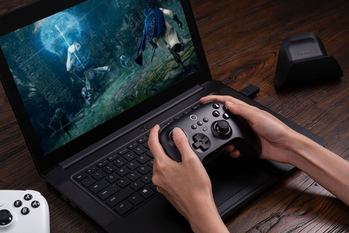 8Bitdo - Ultimate Trådløs Controller Inkl Ladestation - Bluetooth - Sort