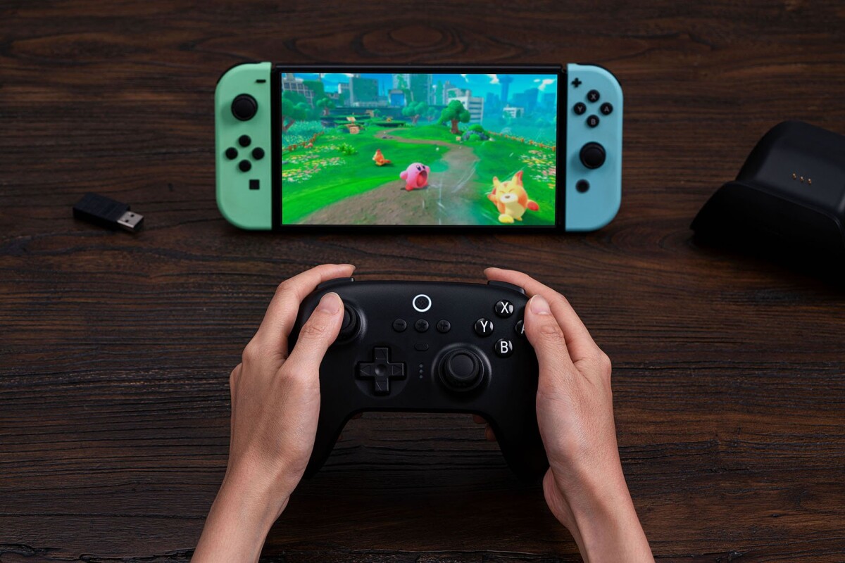 8Bitdo - Ultimate Trådløs Controller Inkl Ladestation - Bluetooth - Sort