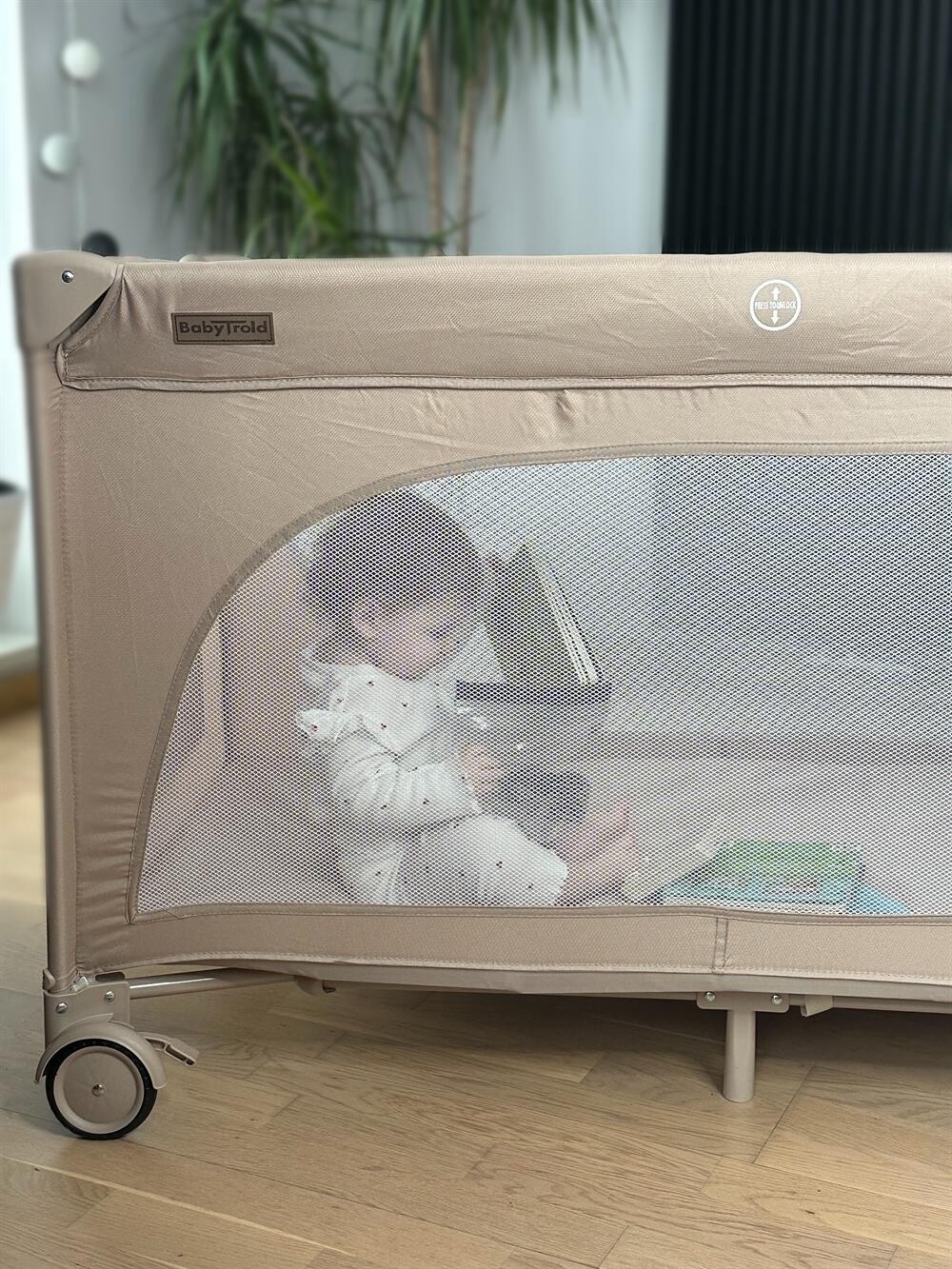 Babytrold - Rejseseng Med Åbning Og Hjul - Khaki - 124 X 65 X 75 Cm