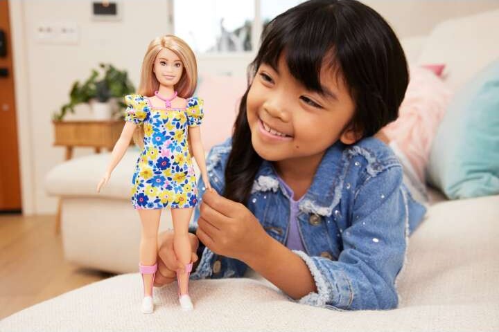 Barbie Dukke Med Downs Syndrom - Fashionistas - Blomster Kjole