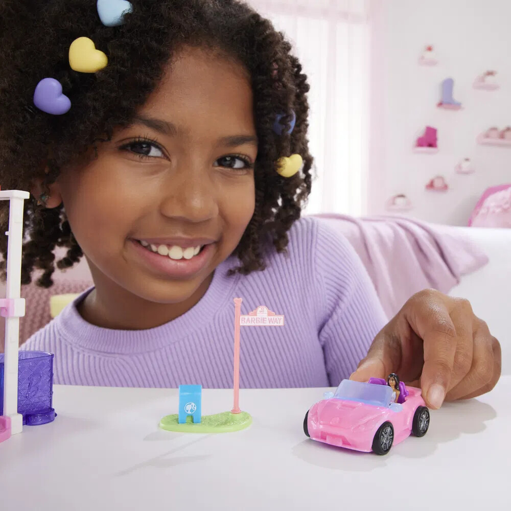Barbie - Mini Barbieland Convertible Og Dukke - Mattel Hyf42