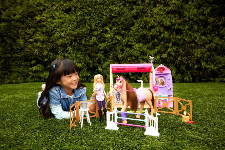 Barbie - The Great Horse - Chase Ultimate Stable