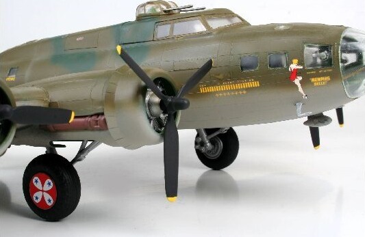 Revell - B-17F Memphis Belle Modelfly Byggesæt - 1 48 - 04297