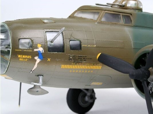 Revell - B-17F Memphis Belle Modelfly Byggesæt - 1 48 - 04297