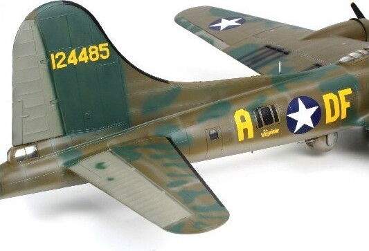 Revell - B-17F Memphis Belle Modelfly Byggesæt - 1 48 - 04297