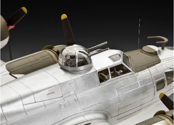 Revell - B-17G Flying Fortress Modelfly Byggesæt - 04283