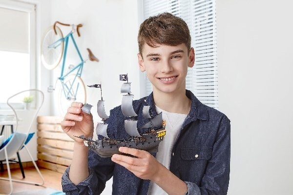 Revell - Pirates Of The Caribbean - Black Pearl Skib Byggesæt - 1 150 -