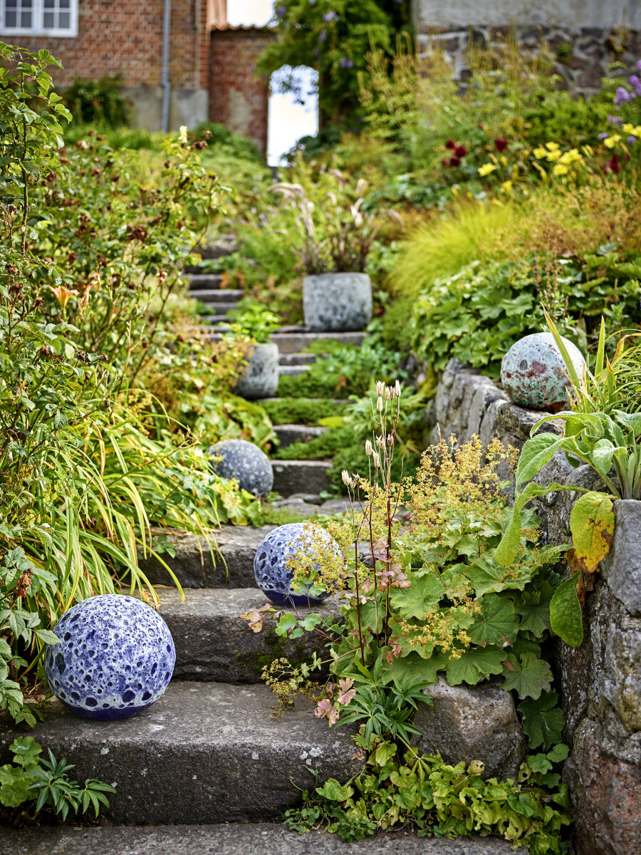 Bloomingville - Reese Deko Kugle Til Haven - Blå - Terrakotta