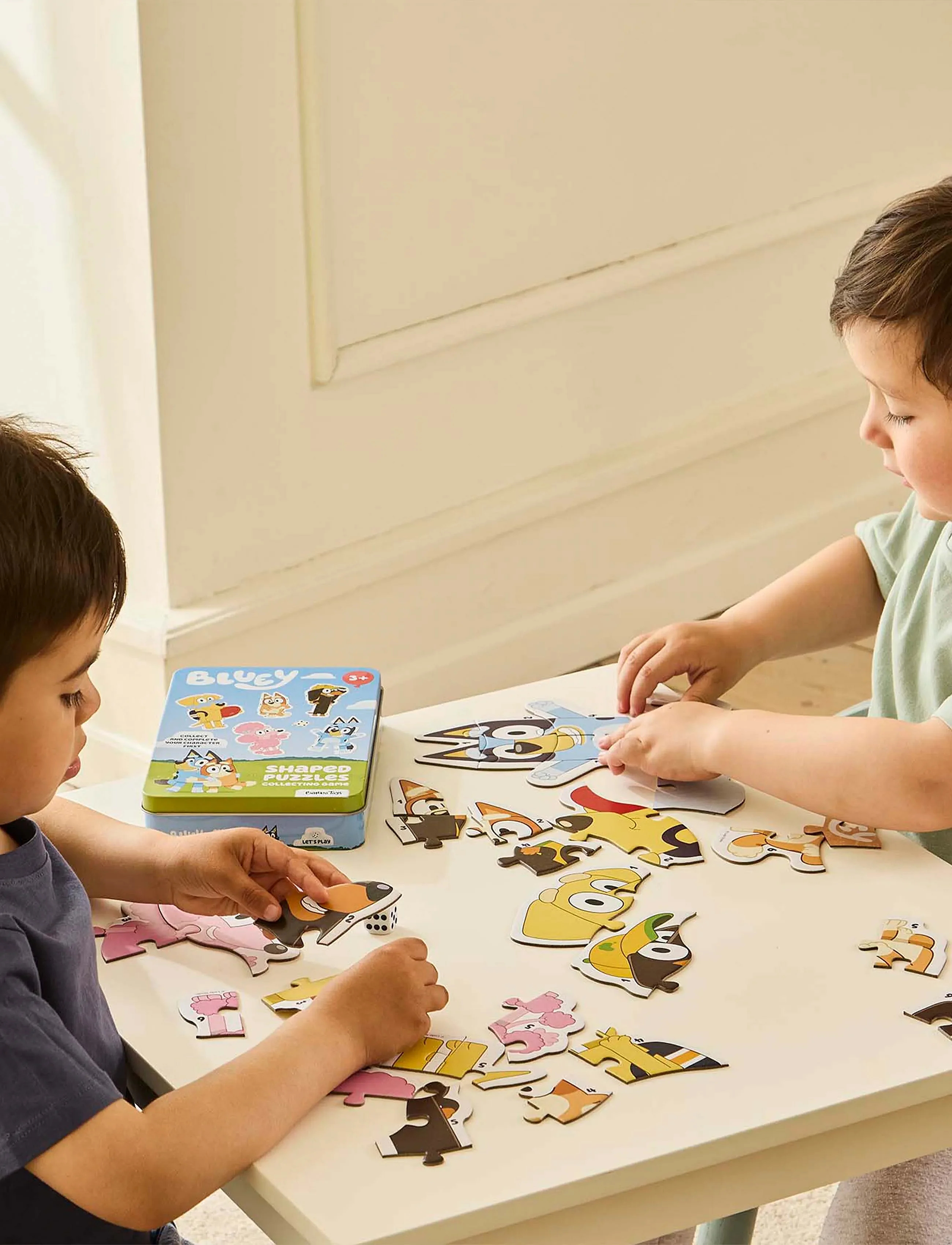 Bluey - Shaped Puzzles - Puslespil I Tin Æske - Barbo Toys