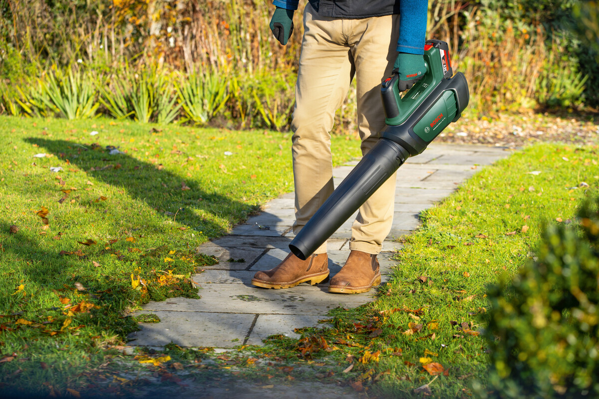 Bosch - Advanced Løvblæser - 36V-750 2 0Ah Batteri Lader Medfølger